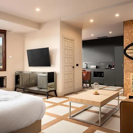 1907 Apartment